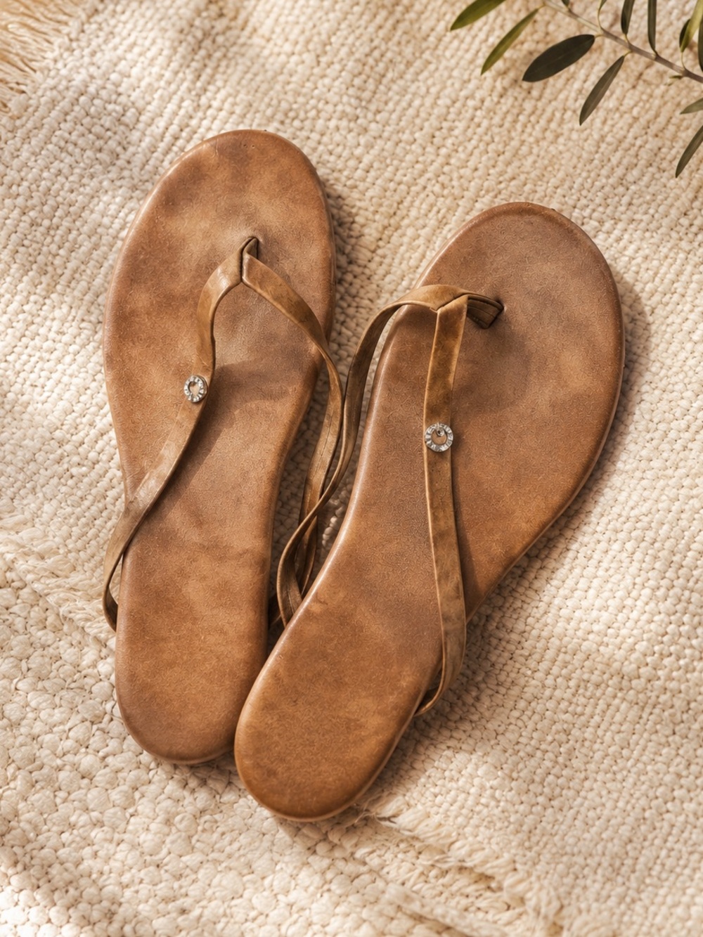 GUESS Brown Rhinestone T-Strap Flat Sandals Boho Chic Y2K